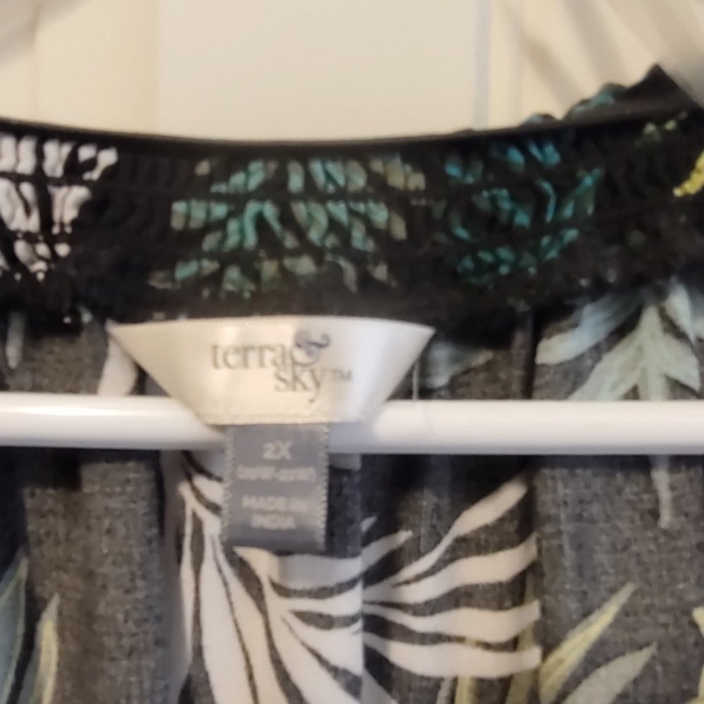 blouse - Picture 2 of 2